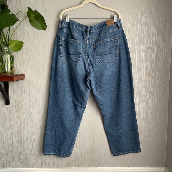 American Eagle Mom Jean Women’s size 12 Short - Picture 4 of 7